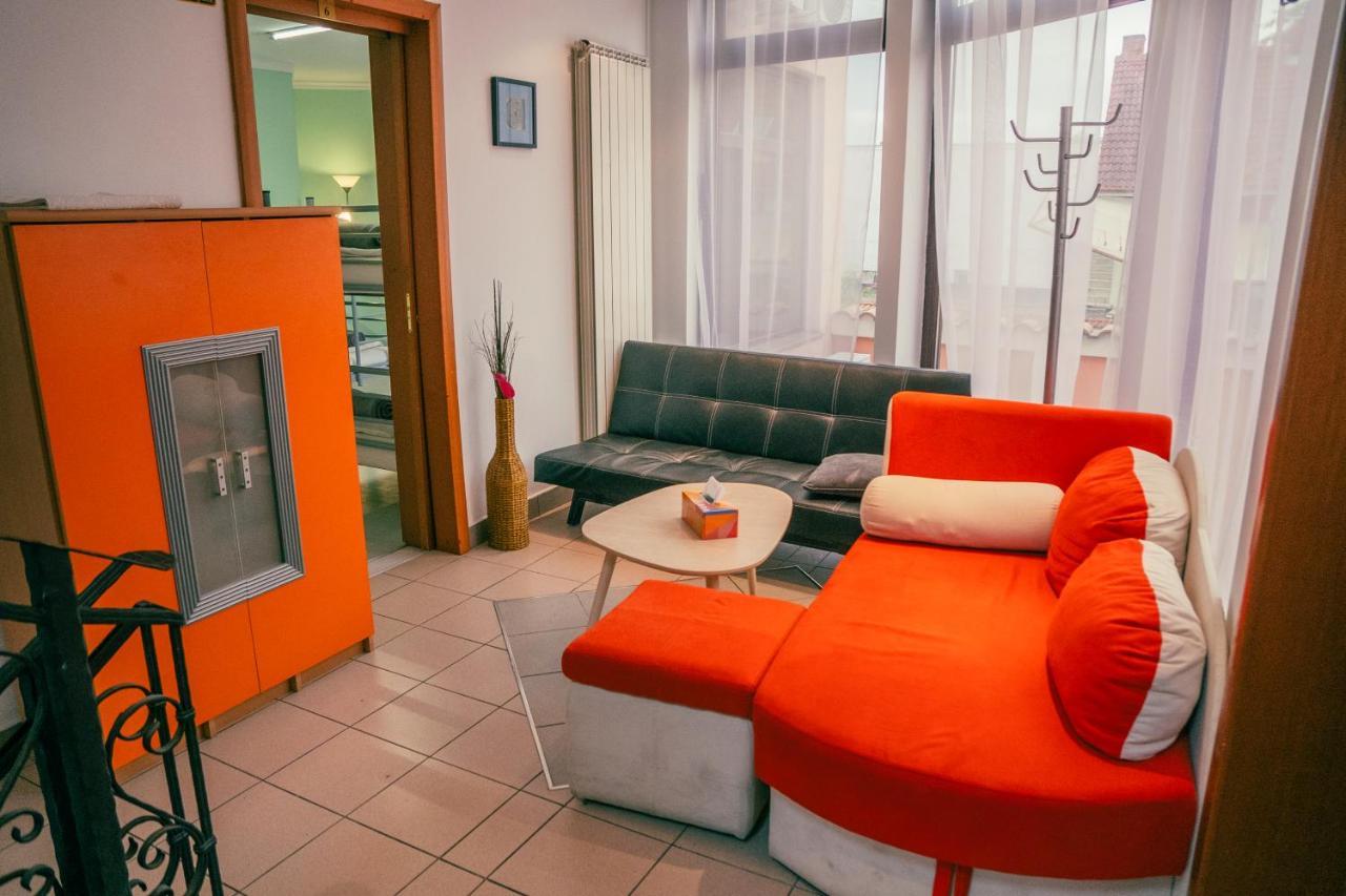 Central Hostel Partener Oradea Eksteriør billede