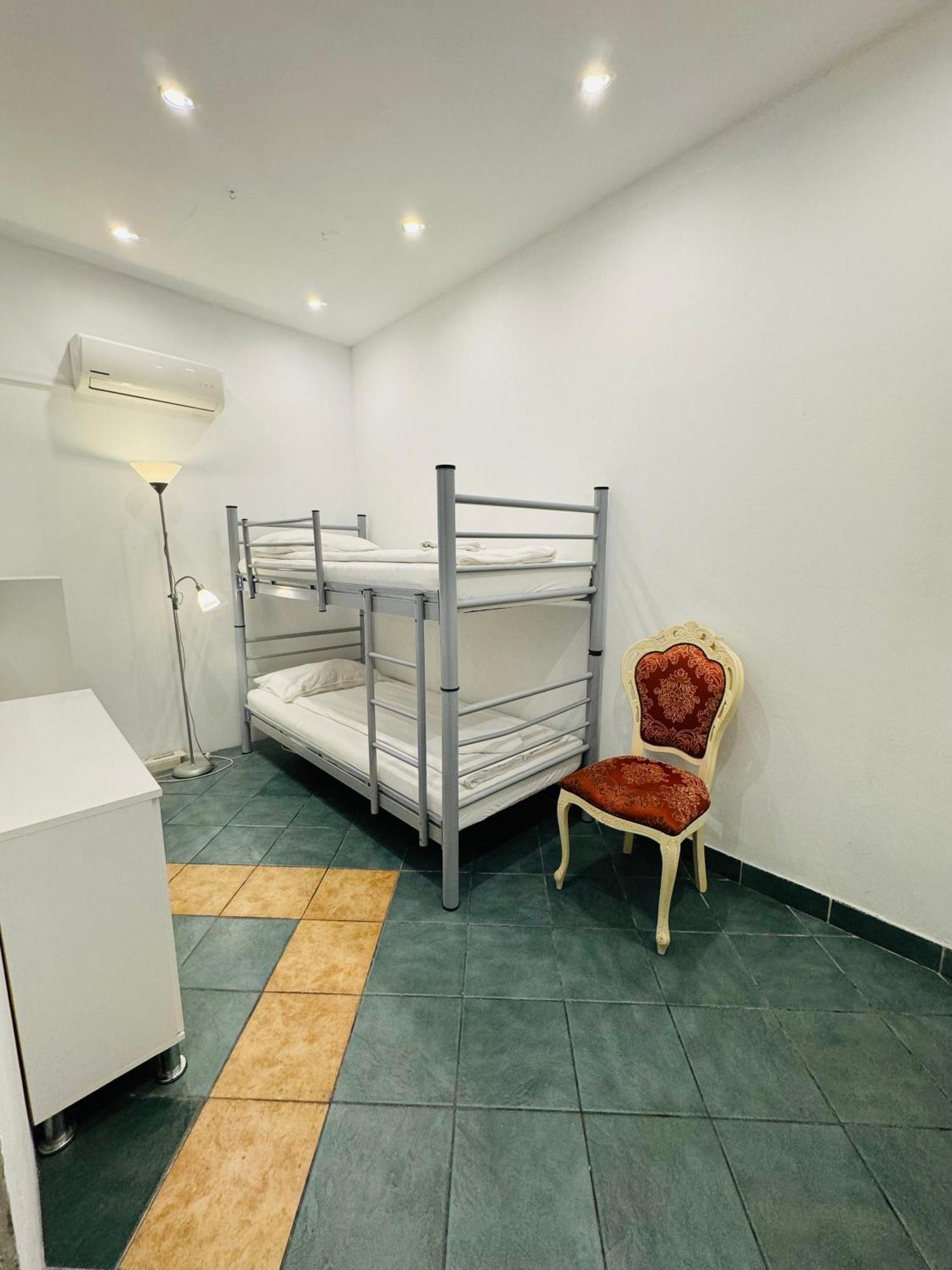 Central Hostel Partener Oradea Eksteriør billede